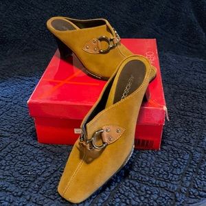 AEROSOLES Mules, size 7.5, tan suede